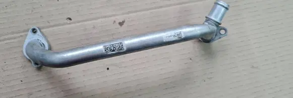 Audi Q5 SQ5 Engine coolant pipe/hose 06M121071J
