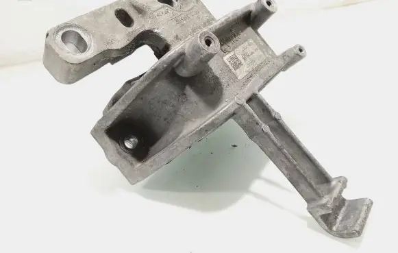 Volkswagen Golf VII Engine mount bracket 5Q0199262DE