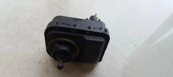 Opel Zafira A Headlight level adjustment motor 