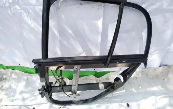 Smart ForFour I Rear door window/glass frame 