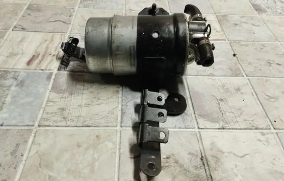Audi A6 S6 C5 4B Fuel filter housing 4B0201987B