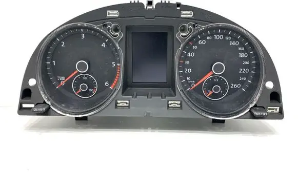 Volkswagen PASSAT B7 Speedometer (instrument cluster) 3AA920870J