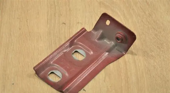 Fender mounting bracket