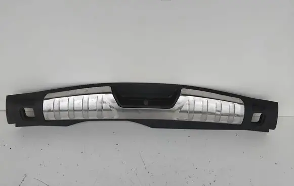 Trunk/boot sill cover protection