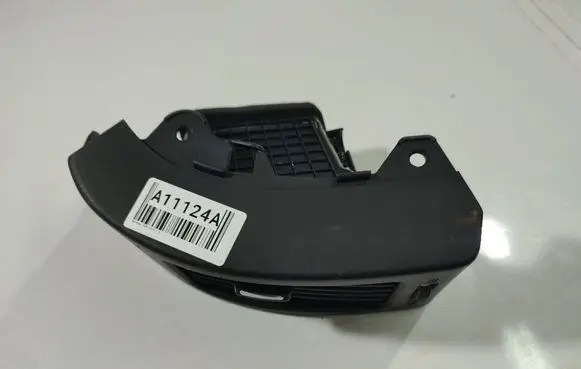 Hyundai i30 Dash center air vent grill 2103012037