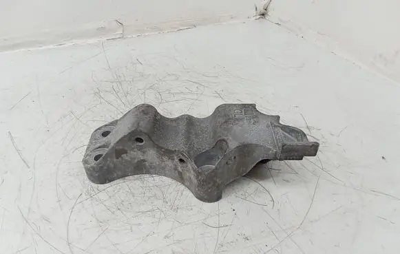 Opel Insignia A Engine mounting bracket 22940345