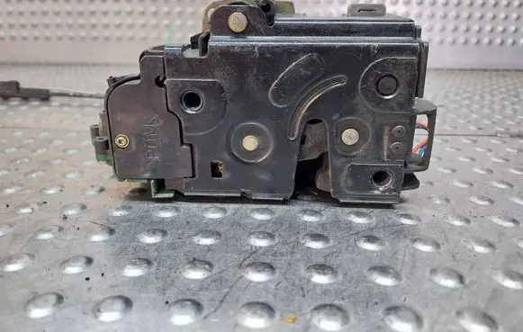 Seat Ibiza III (6L) Front door lock S26372339 6L3837085A