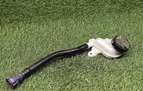 Ford Fiesta Brake fluid reservoir AE812K478BB 230114BZ02B