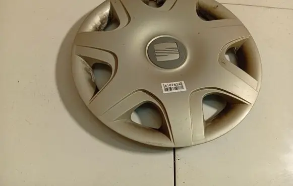Seat Toledo III (5P) R15 wheel hub/cap/trim 5P0601147F