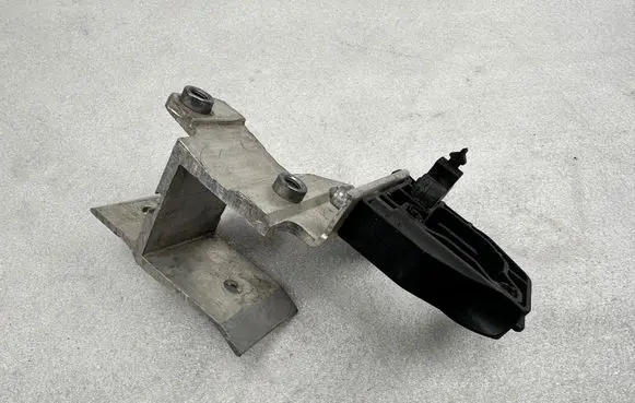BMW 3 F30 F35 F31 Radiator mount bracket 7600541