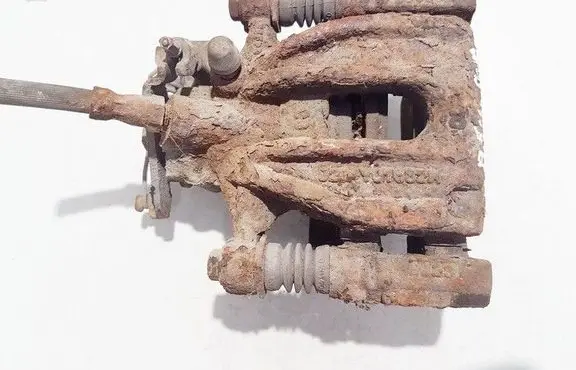Ford Mondeo Mk III Rear brake caliper