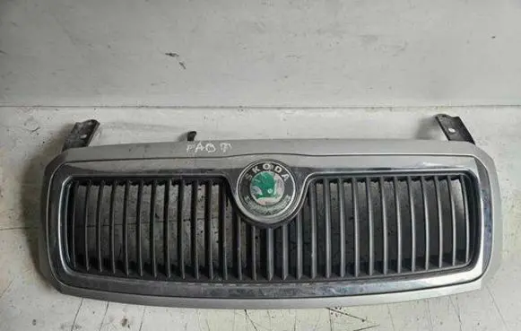 Skoda Fabia Mk1 (6Y) Front bumper upper radiator grill 6Y0853668B