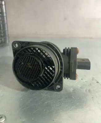Volkswagen Touran I Mass air flow meter 038906461B 0281002531
