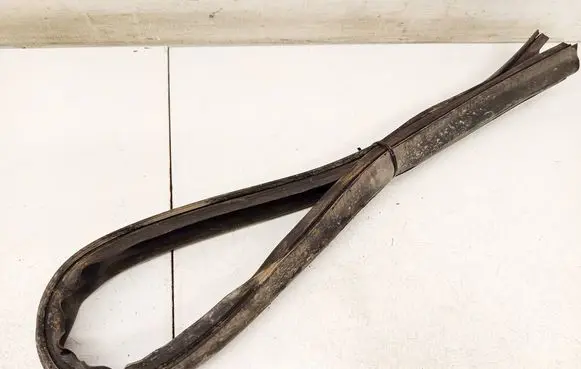 Opel Astra H Rubber seal front coupe door 