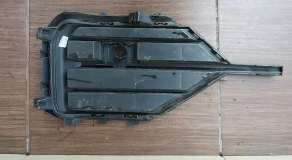 Volkswagen Touareg III Front bumper lower grill 760853664a