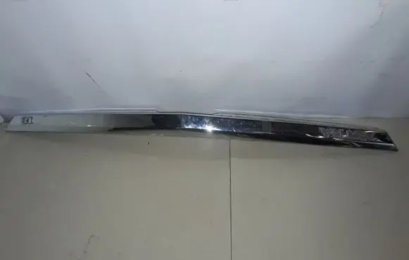 Tailgate trim