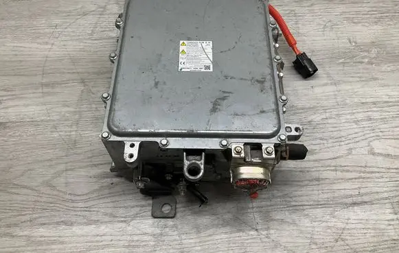 Mitsubishi Outlander Voltage converter inverter W005T70271
