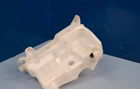 Toyota Hilux VIII Windshield washer fluid reservoir/tank TG060851528