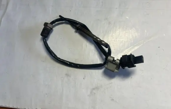 BMW 5 G30 G31 Exhaust gas temperature sensor 8589814
