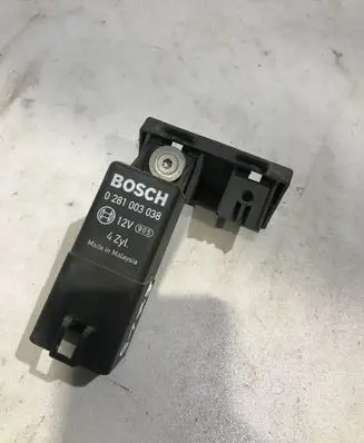 Volkswagen PASSAT B6 Glow plug pre-heat relay 0281003038