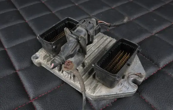 Opel Zafira A Engine control unit/module ECU 55351703 5WK91721