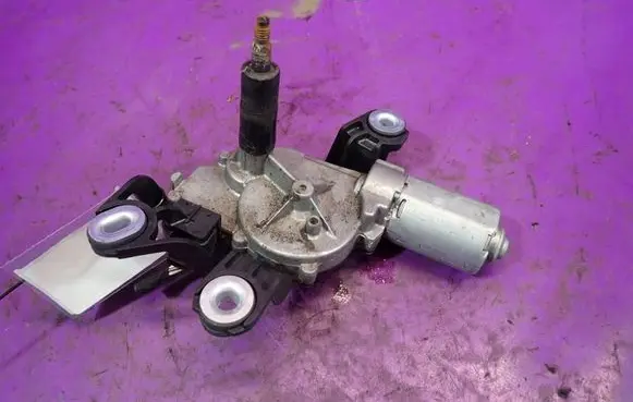 Volkswagen Golf IV Rear window wiper motor