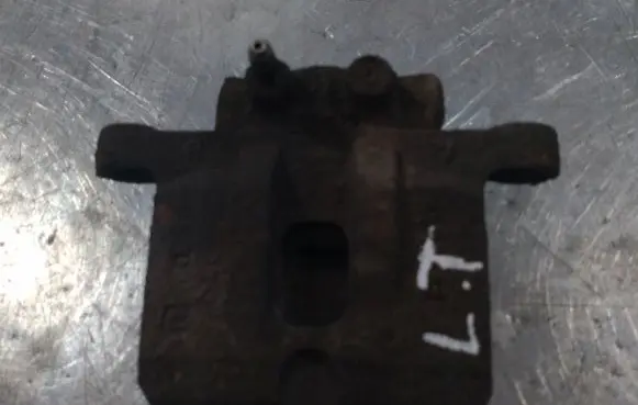 Mitsubishi Lancer VIII Rear brake caliper