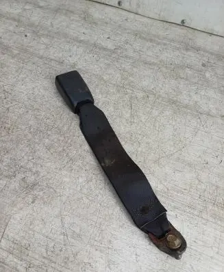Toyota Corolla Verso E121 Middle seatbelt buckle (rear) 