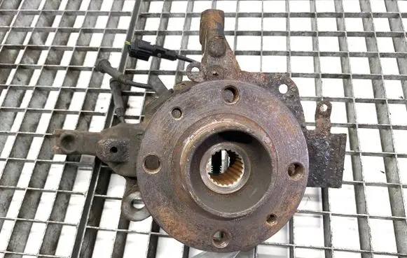 Renault Clio IV Front wheel hub spindle knuckle