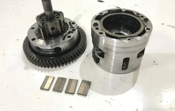 Mercedes-Benz E AMG W212 Oil pump 651811801 |0000000000