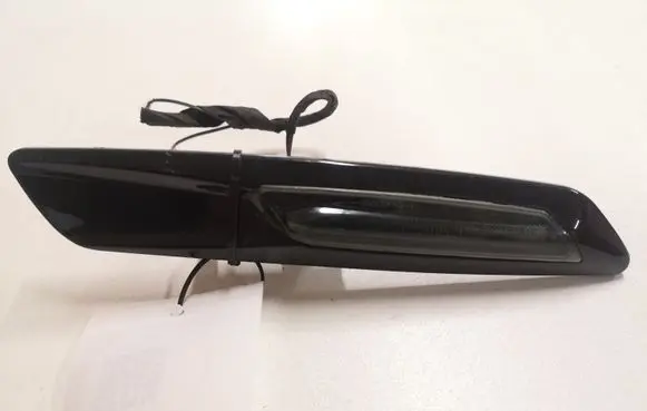 Front fender indicator light