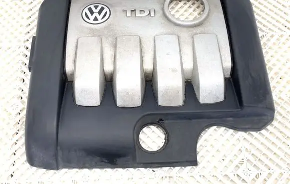 Volkswagen PASSAT B6 Engine cover (trim) 03G103925AN