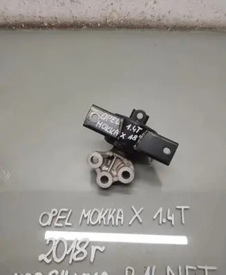 Opel Mokka X Engine mount vacuum valve 