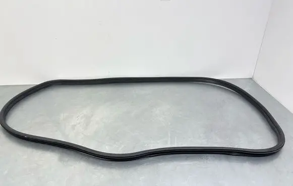 MG ZS Front door rubber seal 18229798