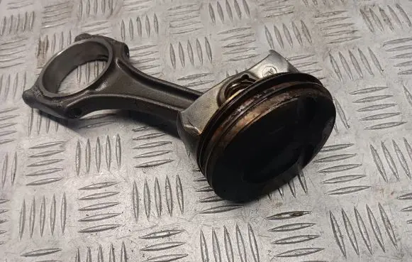 Audi Q7 4M Piston with connecting rod 06M107066AB