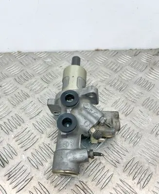 Master brake cylinder