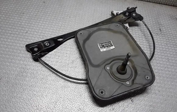 Rear door manual window regulator