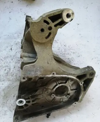 Opel Insignia A Power steering pump mounting bracket 55574721