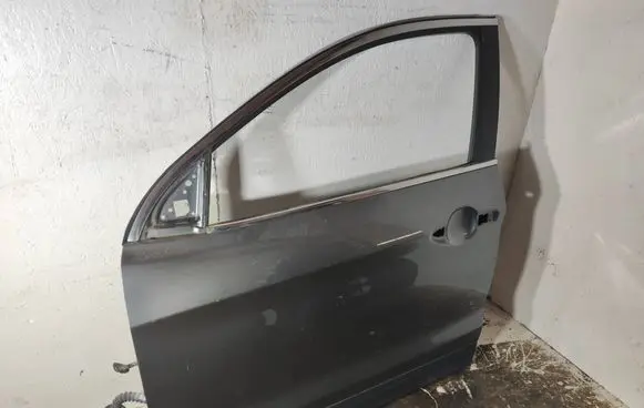 Nissan Qashqai Front door C09666