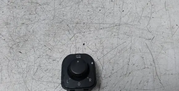 Wing mirror switch