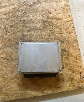Volkswagen PASSAT B5 Engine control unit/module 3B0907551T