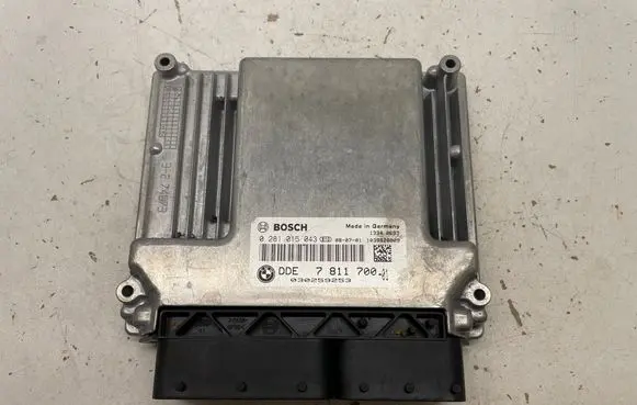 BMW 5 E60 E61 Engine control unit/module 7811700 0281015043 030259253