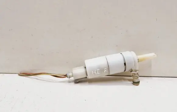 Mercedes-Benz R W251 Headlight washer pump 0185450026