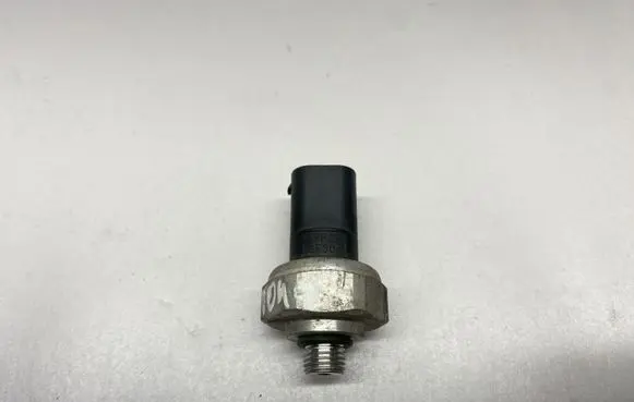 Mercedes-Benz C W205 Air conditioning (A/C) pressure sensor 211000283