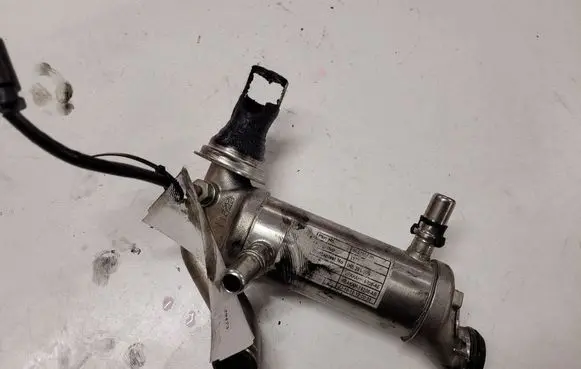 BMW X6 E71 EGR valve cooler 850733403 045381005