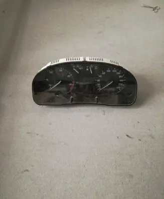 Volkswagen PASSAT B5 Speedometer (instrument cluster) 09051940090