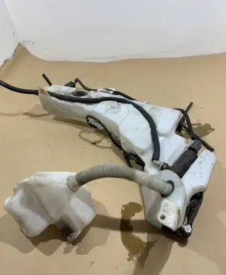 Ford Focus Windshield washer fluid reservoir/tank 4m5113k163