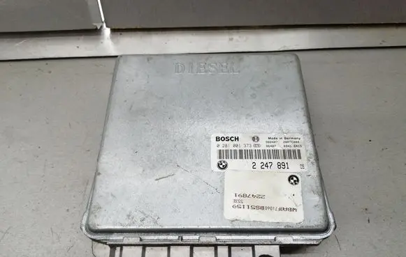 BMW 5 E39 Engine control unit/module 2247891 0281001373
