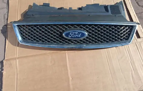Ford C-MAX I Front bumper upper radiator grill 3M51R8138