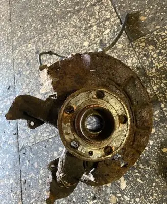 Skoda Fabia Mk2 (5J) Front wheel hub